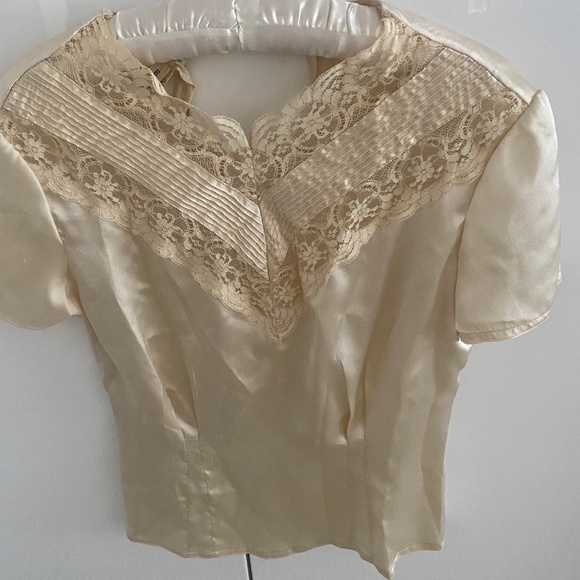 Silk and Lace blouce - Picture 1 of 6